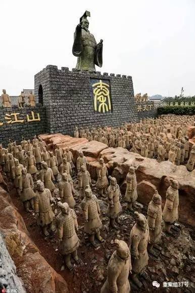 安徽一景区现“秦始皇陵兵马俑”_凤凰财经
