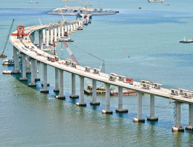港珠澳大桥12公里香港接线 月内将全线贯通