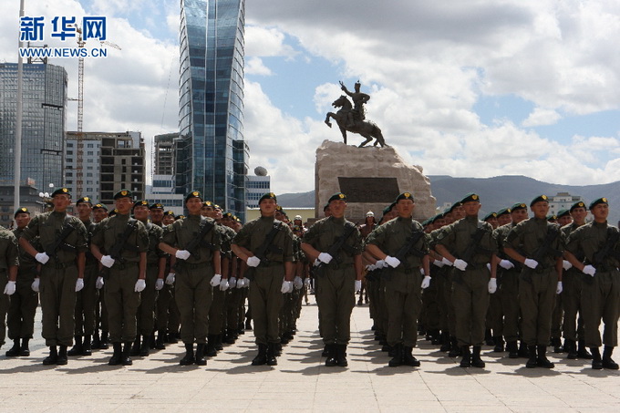 男子扔烟头引爆炸 网友:论讲公德心的重要性