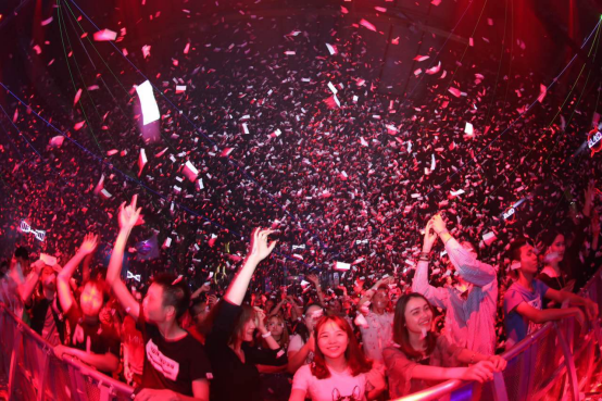 百威Z-LAND赤地电音轰趴引爆深圳 羊城22日再掀电音狂潮|电音| 现场_凤凰音乐