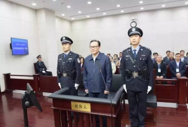 潘逸阳被判20年 苏荣曾夸他为“最年轻的老常委”