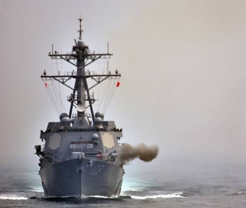 美国海军的&ldquo;韦恩E&middot;麦亚&rdquo;号新型驱逐舰25日在朝鲜半岛西部海域与韩国海军联合军演