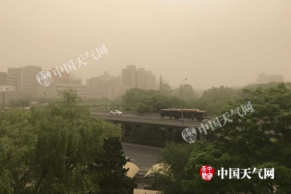 明天北京阵风可达9级局地有扬沙 而且还要降温