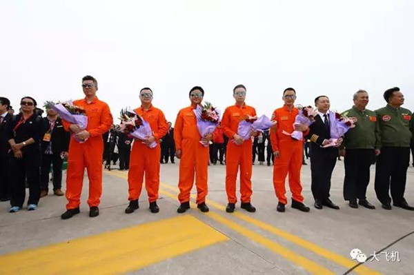 C919首飞机组获 大飞机功勋奖 :三人特等功两