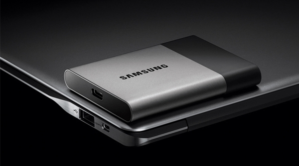 三星推T5便携SSD：比名片还小！