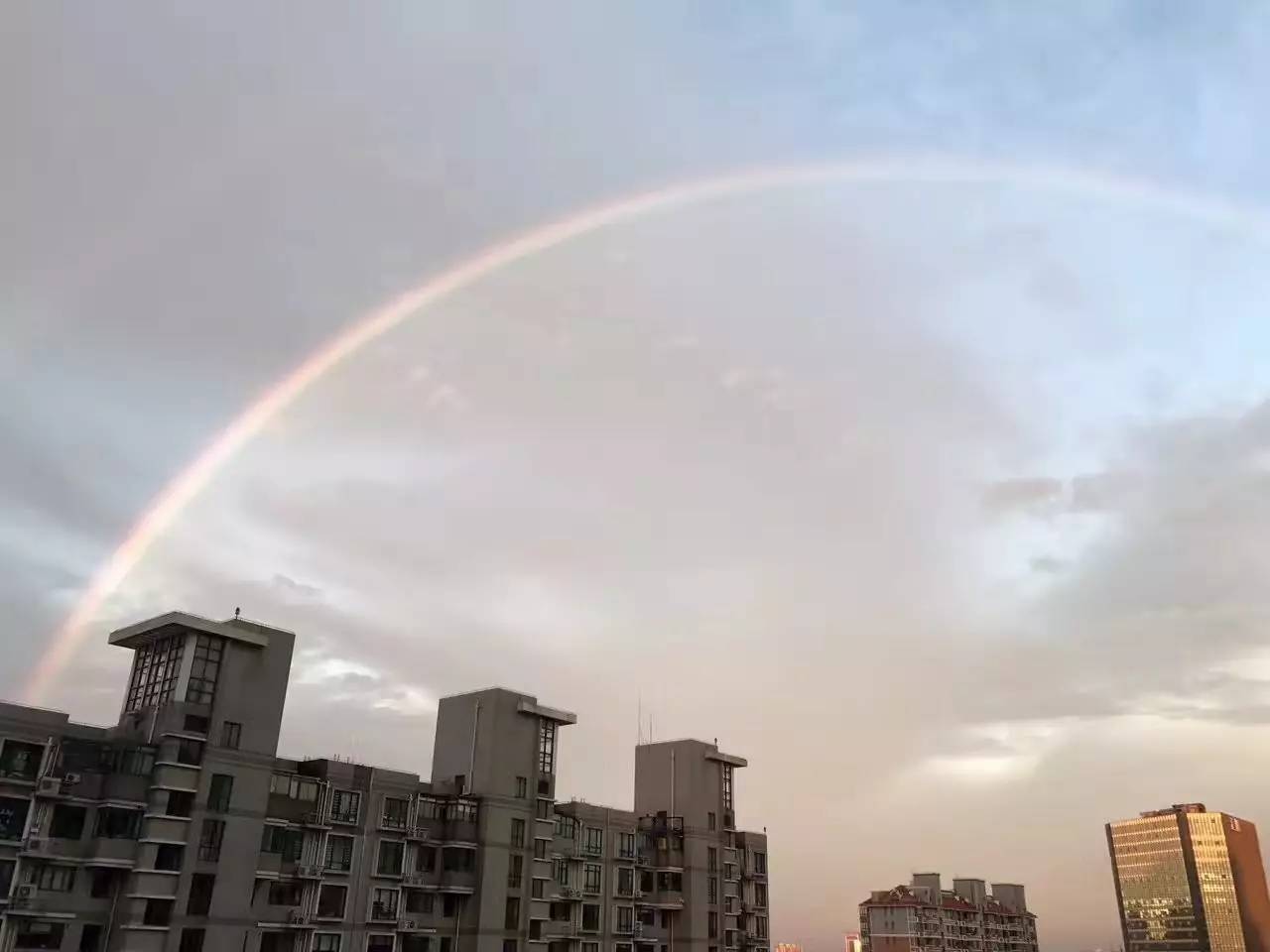 上海今晨出现美丽彩虹！你看到了吗？