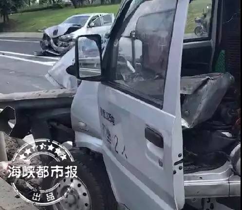 福州三环发生惨烈车祸，货车司机左腿被磨残