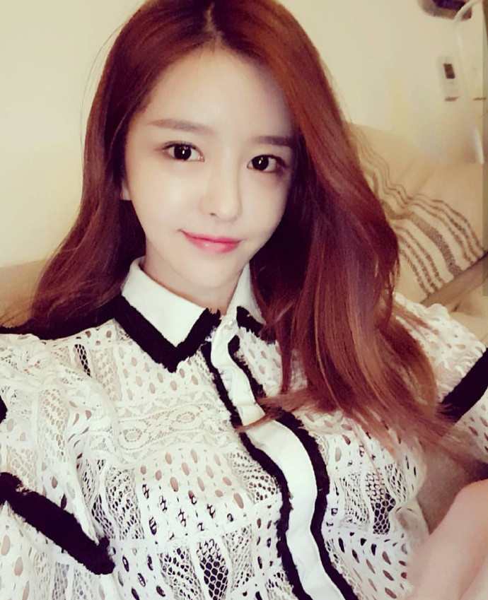 尹素婉镂空装上阵若隐若现 这个胸能值5000万?_|尹素婉|王思聪esports电子竞技_凤凰网