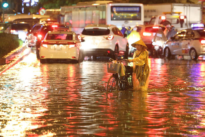 台风登陆河内市区 越南网友却诗兴大发