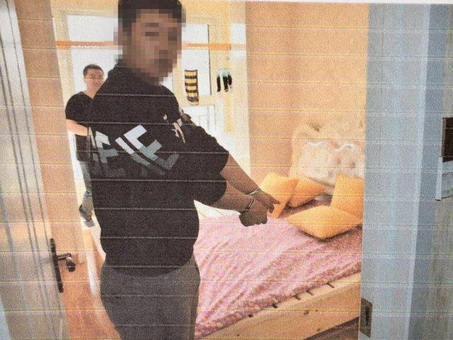 辽宁24岁女孩家中遇害 藏尸床箱已经腐败