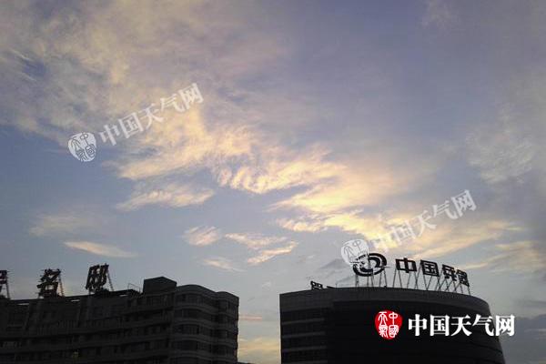 双休日北京多云转晴山区有阵雨 气温可达31℃午后闷热