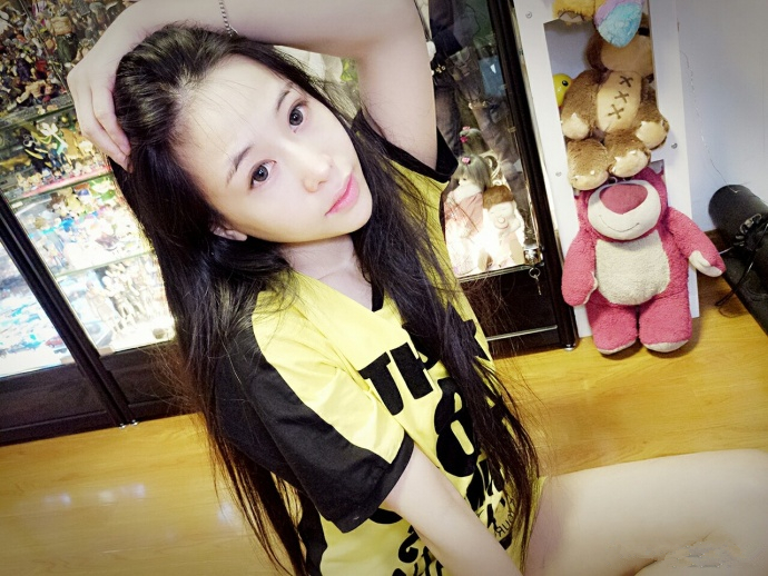 “斗鱼三骚”卡卡变身知心大姐姐 与网友讨论情感问题_|斗鱼三骚|卡卡esports电子竞技_凤凰网