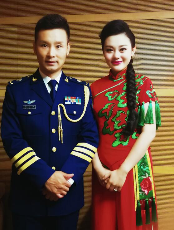 徐晶晶放歌山东省纪念建军90周年文艺演出|山丹丹| 开花_凤凰音乐