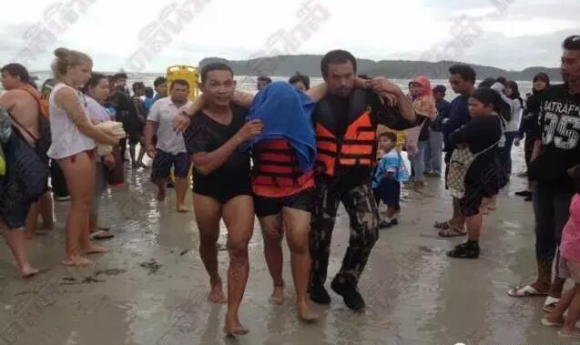 泰国载中国游客游船翻沉致10人落水