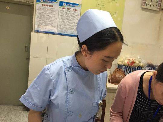 九寨沟护士怀孕7月参与抢救：忙起来忘记自己怀孕了