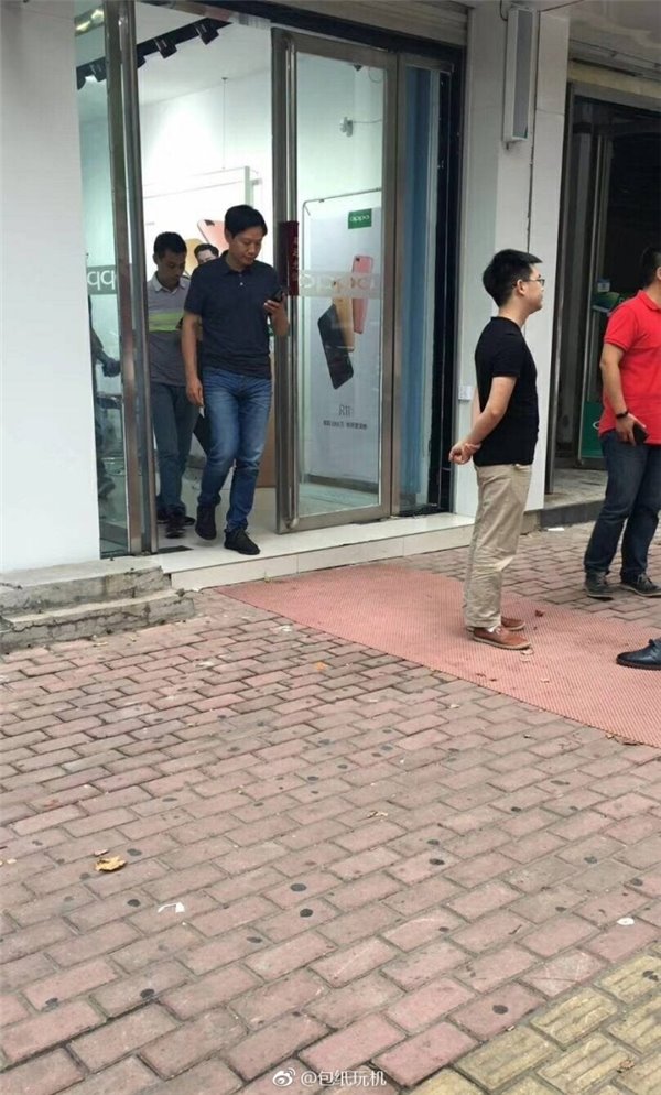 雷军探访河南OV手机店难道要学习套路?  