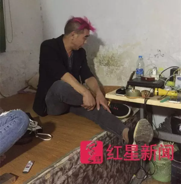 郑州尬舞者的枯木逢春:直播尬舞认识小20岁女友