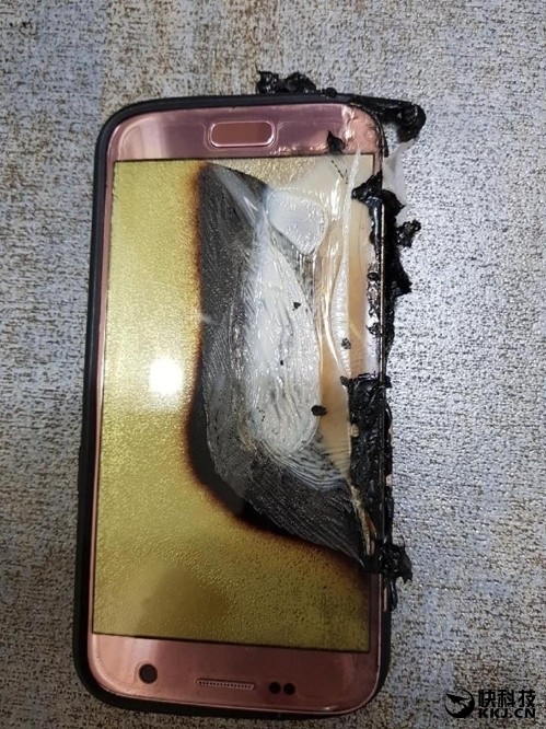 三星Galaxy S7突然自燃：20岁姑娘被烧伤