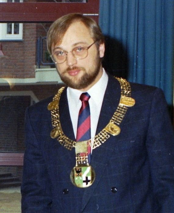 1988年，舒尔茨担任过维尔瑟伦市市长。（新华/美联）
