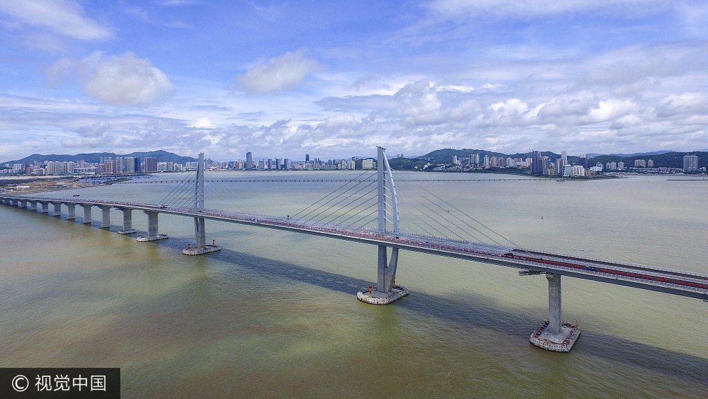 港珠澳大桥香港段海底隧道爆裂喷水 已抢修