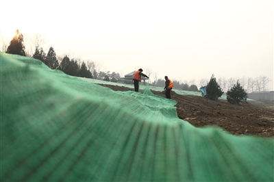 北京发布最严停工令：采暖季城六区土石方工程须停工
