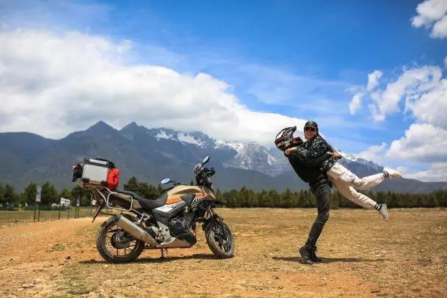 情侣一起辞职骑摩托环游中国_凤凰旅游