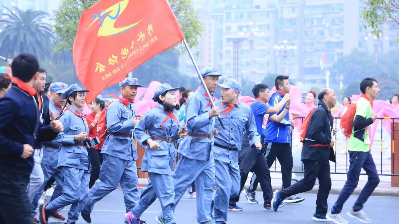 红军造型实 力抢镜:同志们,跟我冲