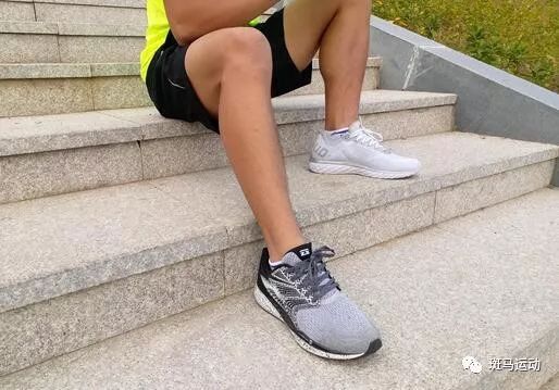 巅峰级的李宁云跑鞋全面PK,王者之战谁更胜一