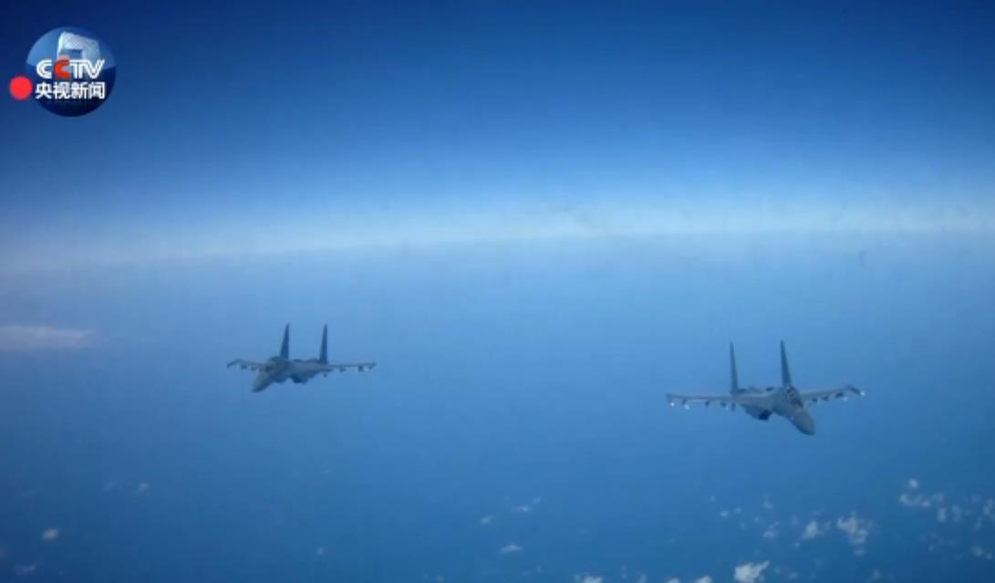 中国空军多架轰-6K战机飞赴南海视频曝光