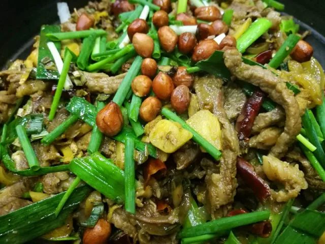 藏在贵州深处 “屎”一般的牛瘪火锅居然如此好吃!