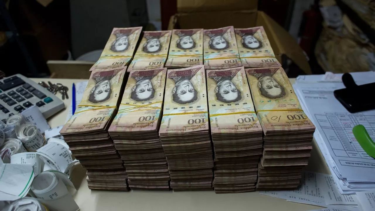 美国制裁和货币狂贬“内外煎熬" 委内瑞拉将发石油币_凤凰财经