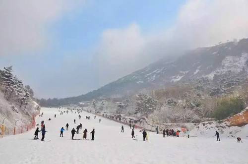 七峰山滑雪场12月16日开园试滑