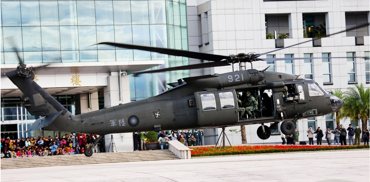内战依旧内行：台湾陆军采购黑鹰直升机被瓜分