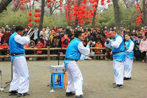 开封万岁山春节大庙会年味儿浓浓