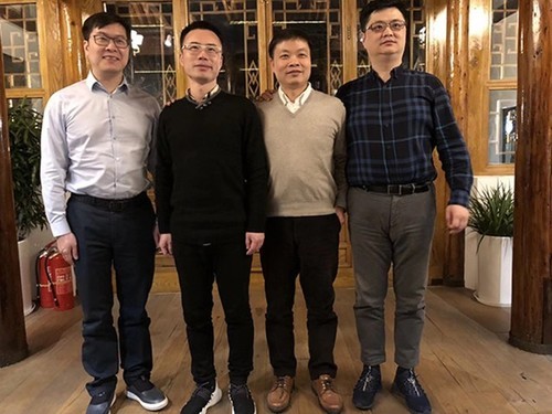 2018年2月7日，王欣出狱后与小鹏汽车董事长何小鹏、58同城CEO姚劲波、欢聚时代董事长李学凌合影。
