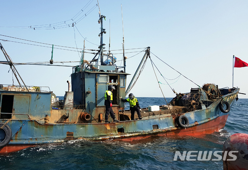 韩国扣押两中国渔船 称其“擅自”进入韩海域非法作业