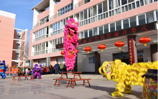 东营区第一中学举办首届元宵花灯展