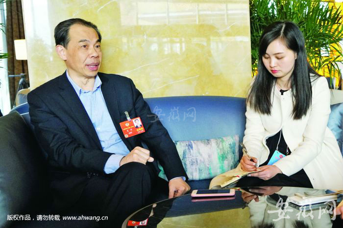 夏涛接受本报记者采访。