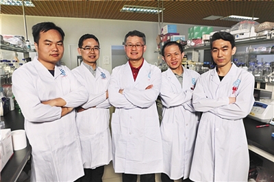 重大突破！中国科学家发现“化学方法制备干细胞”