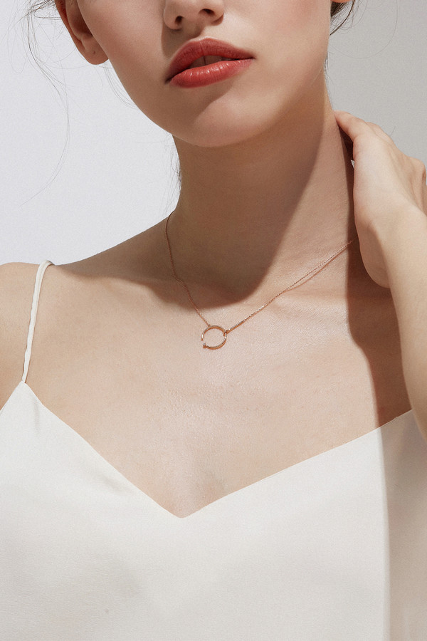 轻珠宝品牌KKLUE，用简洁线条和灵动曲线致敬女性温柔力量