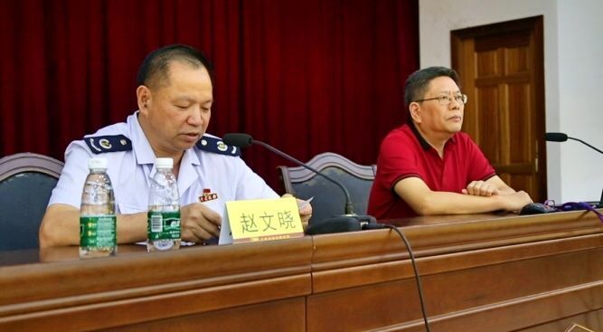 海南省地税局汪葛平副局长为三亚局党员干部进