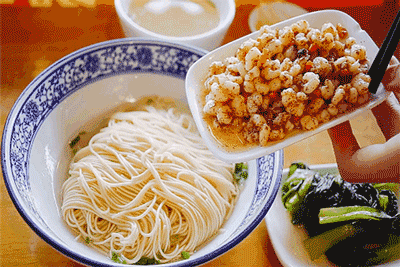 春末夏初的晨光里 用一碗苏州三虾面沉醉在面的天堂