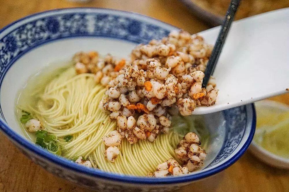 春末夏初的晨光里 用一碗苏州三虾面沉醉在面的天堂