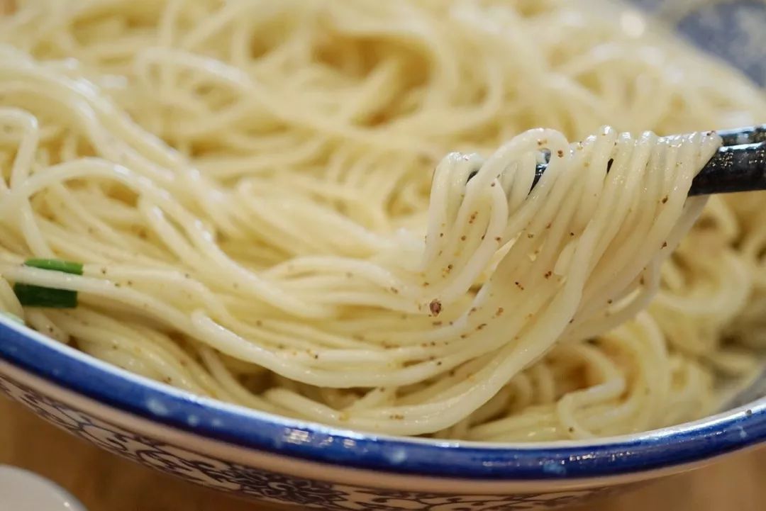 春末夏初的晨光里 用一碗苏州三虾面沉醉在面