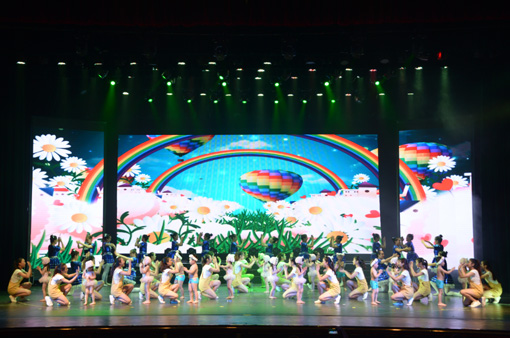 内江:川南幼师举行我是幼儿园教师文艺汇演