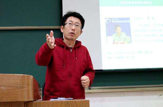 章文被指性侵事件匿名举报者:决定报警