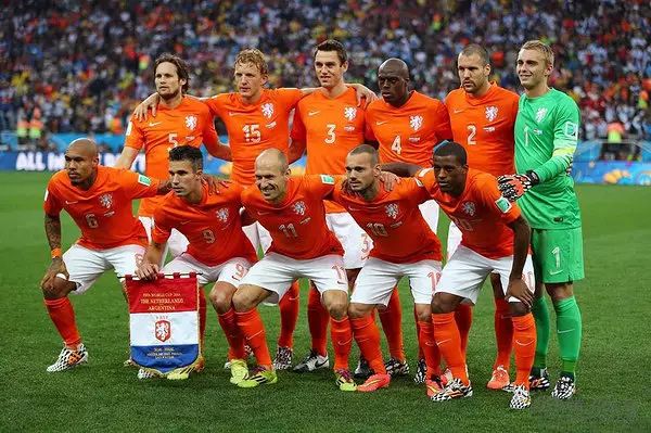 为什么我们会喜欢没有冠军头衔的荷兰队？