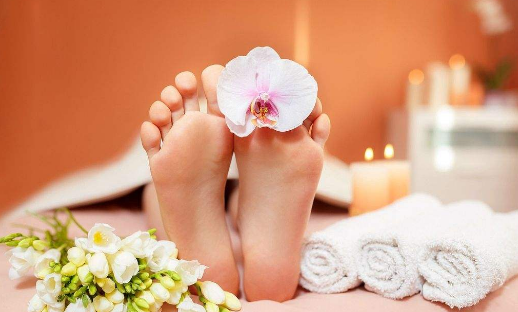 夏天脚后跟开裂口子怎么办?夏季脚后跟裂了口