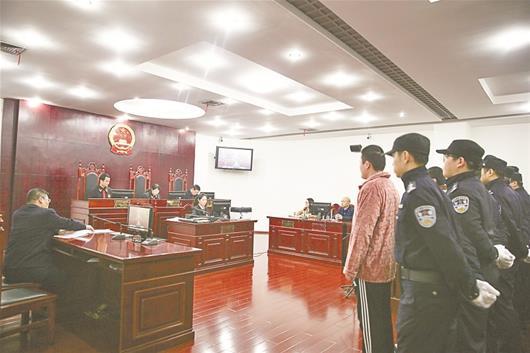 武汉判决首例“校园贷”犯罪集团案件，5人获刑