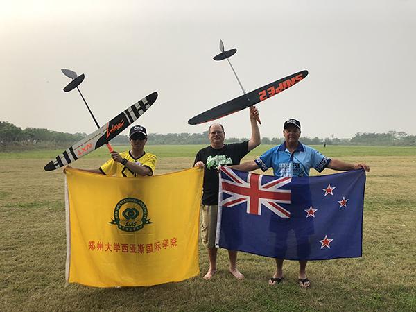 郑州大学西亚斯国际学院学子获得世界滑翔机公开赛第一名